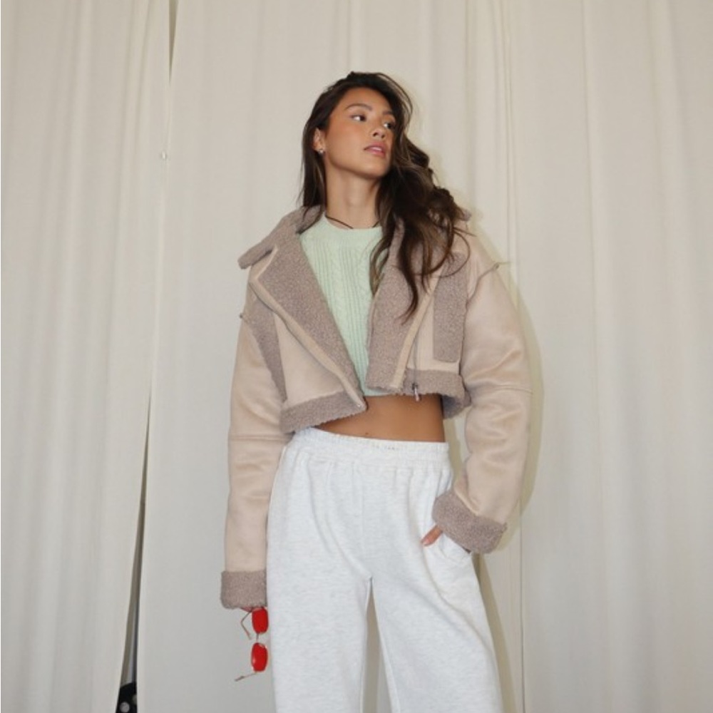 Neutral cropped Sherpa jacket coat cream / tan zip front motorcycle